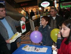 Alışveriş Merkezinde İngilizce Öğretiyorlar