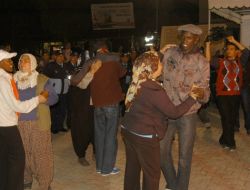 Kenyalı Sporcular Nevruzda Kolbastı Oynadı