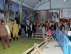 Vali Altıparmak, ‘çanakkale Savaş Alanları Çadırı’nı Gezdi