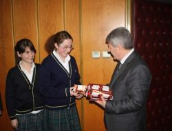 Atilla Gülsar’dan Mucit Öğrencilere Ödül