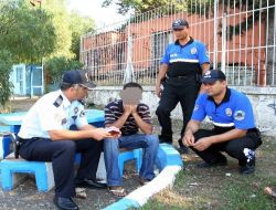 Adana'da Uyuşturucu Krizine Geren Gence Polis Sahip Çıktı (1)