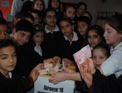 Öğrenciler, Harçlıklarını Japon Depremzedelere Gönderdi