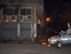 Nusaybin'de Banka Şubesine Molotof Atıldı