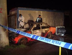 Otomobilde Yanarak Can Verdi