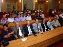 Fikir Ayrılığına Düşen Chp'li Başkanların Arasına Vekiller Oturdu