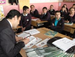 Cizre Emniyet Müdürlüğü'nden Yeni Proje: 'Taş Atma Okul Oku'