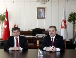 Dışişleri Bakanı Davutoğlu'ndan DP'ye Ziyaret