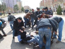 Bdp’liler Çadırın Kaldırılmasına Tepki Gösterdi