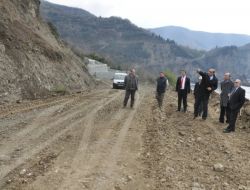 Toprak Kayması Sonrası Kullanılamayan Yol, Trafiğe Açıldı