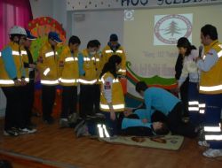 Öğrenciler İlk Yardımı Öğreniyor