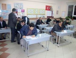 Veliler Sınavda, Öğrenciler Sonucu Öğrenmek İçin Dışarıda Terledi