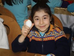 Öğrenciler Sağlıklı Beslenmeyi 'Yumurta Soyma Yarışması' İle Öğrendi