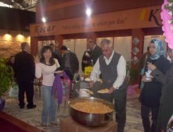 Mermer Fuarında Özbek Pilavı Dağıtıldı