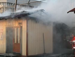 LİMANDA ÇIKAN YANGIN KORKUTTU