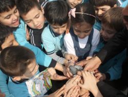 İlkbaharlı Minikler Yuvaya Kitap Uçurdu