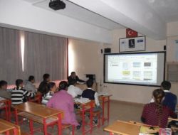 Tokdemir İlköğretim Okulu'na Akıllı Tahta Desteği