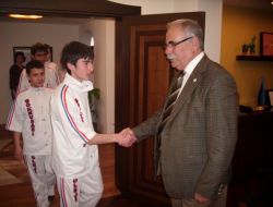 Basketbolda İl Şampiyonu Gökkuşağı Koleji Takımı Ödüllendirildi