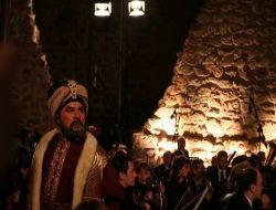 'ağrı Dağı Efsanesi' Operası, İshak Paşa Sarayı'nda Sahnelendi