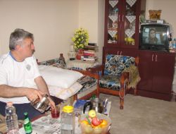 Kurtlar Vadisi'ni İzlemek İçin Eşi Ve Kayınvalidesini Komşuya Gönderiyor