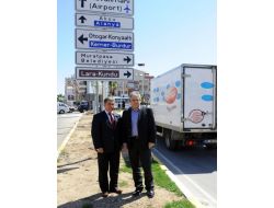 Kavşaklara Plastik Trafik Levhaları Yerleştiriliyor