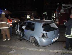 Otomobil Palmiye Ağacına Çarptı!