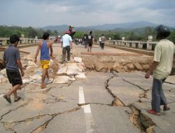 MYANMAR’DAKİ ÖLÜ SAYISI 73’E YÜKSELDİ