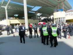 Pazarda Yer Tartışmasında 5 Kişi Bıçakla Yaralandı