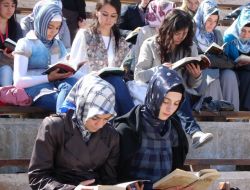 Parkta Kitap Okuma Şenliği Düzenlendi