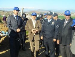 Belediye Ve Polis El Ele Ağaçlandırma Yaptı