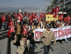 İp Destekli Eylemde Subay Eşleri, Doğan'ın Eşinin Ardından Yürüdü