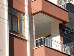 ŞÜPHELİ ŞAHIS EVE GEÇ GELİYOR ERKEN ÇIKIYORDU