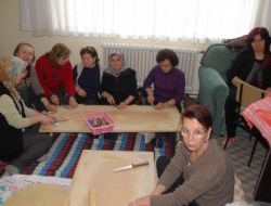 Belediye Başkanı Eşinden Eğitime Muhtaç Çocuklara Destek