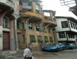 Bursa'ta Tarihi Bir Bina Daha Yok Oldu