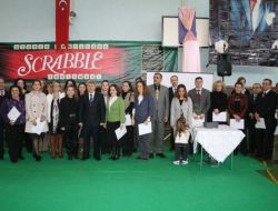 En Çok İngilizce Kelime Türetenler Kupa Ve Hediyeleri Kaptı