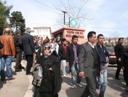 KİMİ ÖĞRENCİ GÜLDÜ KİMİ GÖZYAŞI DÖKTÜ