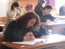 Veliler Kitap Sınavında Terledi