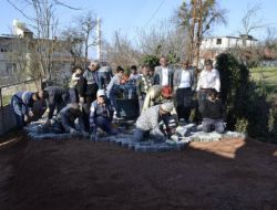 Kendi Yollarını Kendileri Yaptı