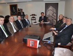 Vali Topaca, Siyasi Partilerin İl Başkanlarına Seçim Güvenliğini Anlattı