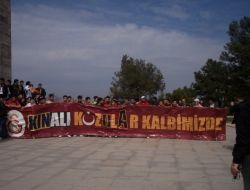 Galatasaray Taraftarları Çanakkale Şehitliklerini Ziyaret Etti