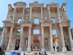 47. Kütüphane Haftası, 2 Bin Yıllık Efes Celsus Kütüphanesi'nden Başlatıldı