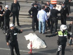 Üst Geçitten Düşüp Ölen Eşini Çoraplarından Tanıdı