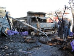 Yangında 2 Daire İle Kamyonet Kullanılmaz Hale Geldi