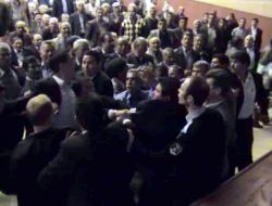 Arı Yetiştiricilerinin Kongresinde Yumruklar Konuştu