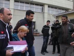 Fırat Sezer'in Katil Zanlısı Üvey Anne Adliyede Fenalık Geçirdi