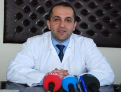 Hastanede Tedavi Gören Öğrencilere Gönüllü Olarak Ders Veriyor