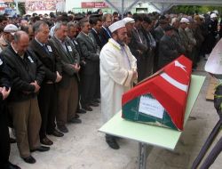 Kalp Krizi Geçiren Polis Memurunun Cenazesi Gemerek'te Toprağa Verildi