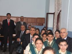 Vali Mutlu, 50 Yıl Önceki Sırasına Oturdu