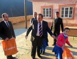 Sason’da Lc Waıkıkı'den Öğrencilere Giyim Yardımı