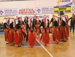 Halk Oyunları Yarışmasında Batı Karadeniz Gençlik Spor Kulübü Birinci Oldu