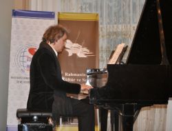 Genç Piyanistler Rahmaninov Yarışmasıyla Seslerini Duyuracak